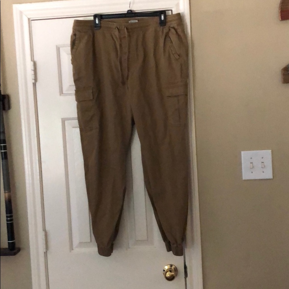 Urban pipeline khaki pants